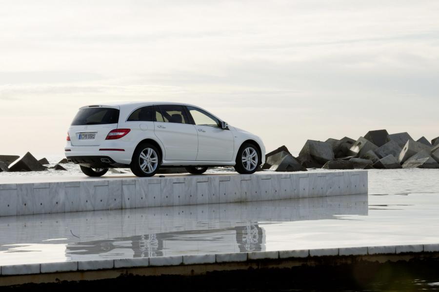  Mercedes-Benz R-Class 2011 года  (фото 72 из 186)